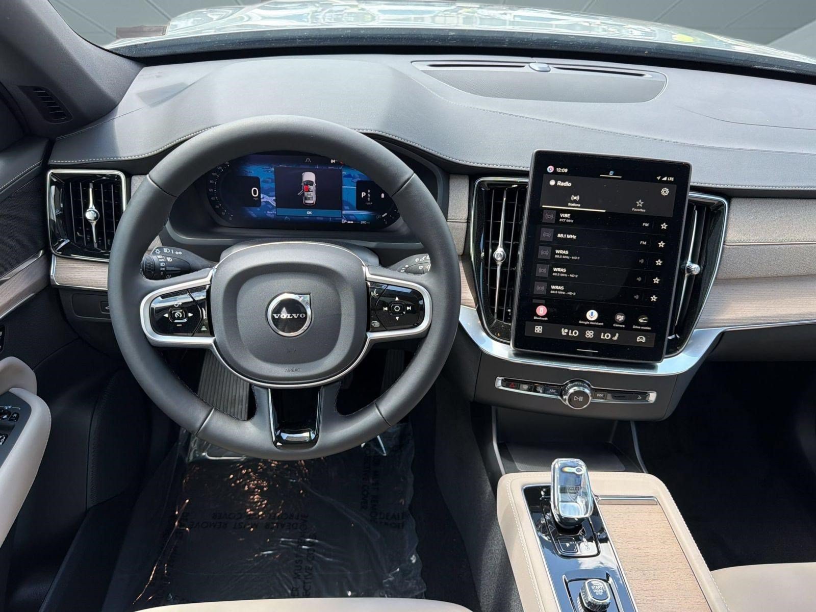 New 2026 Volvo XC90 B6 Plus w/ Protection Package Premier AWD/4WD image 28