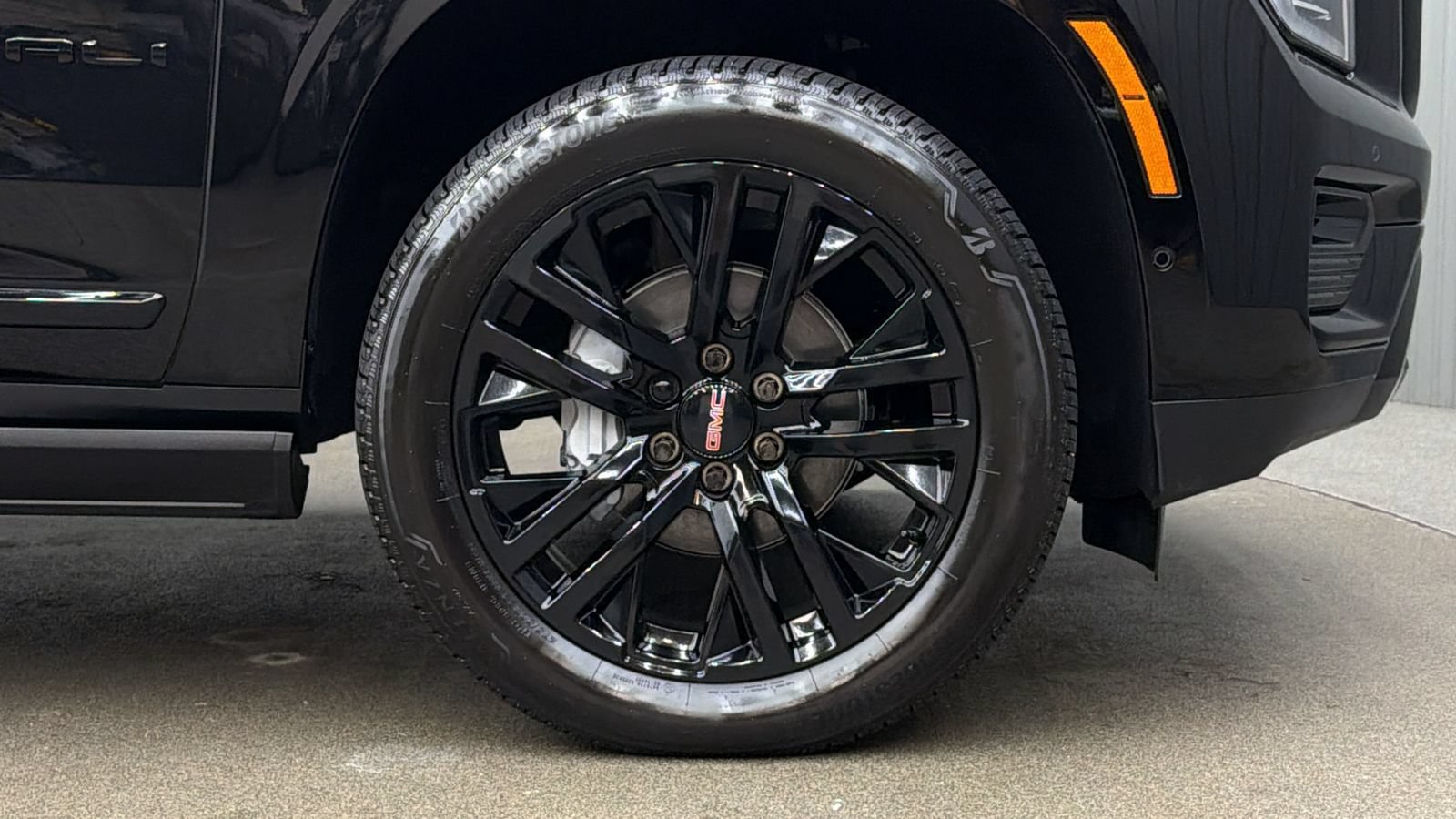 Used 2026 GMC Yukon Denali w/ Sun & Power Step Package AWD/4WD image 9