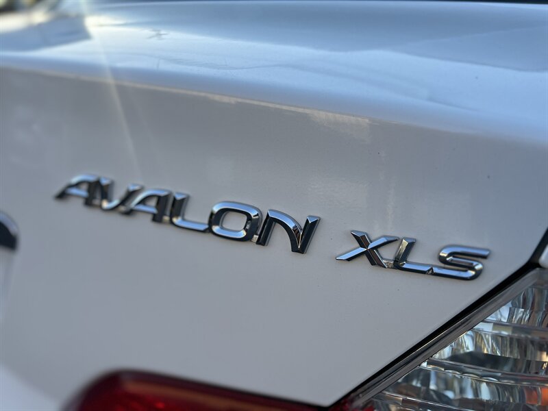 Used 2004 Toyota Avalon XLS FWD image 13