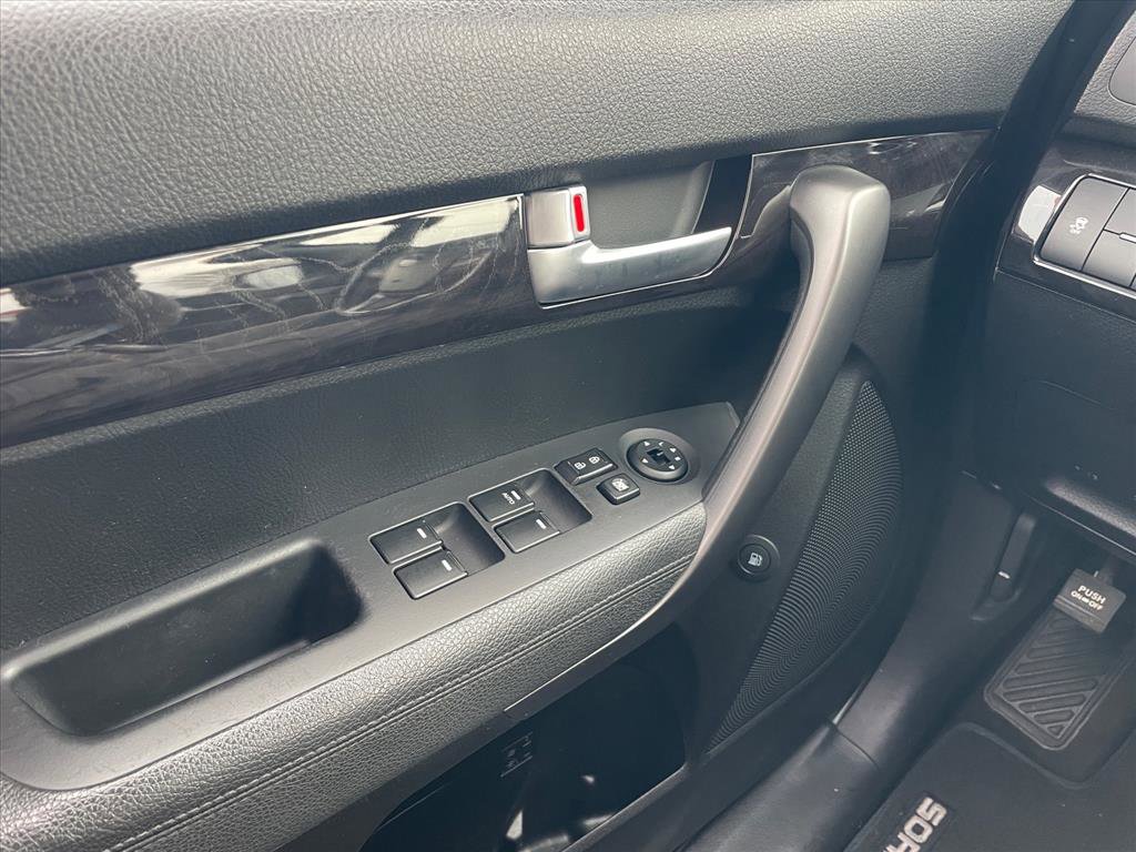 Used 2014 Kia Sorento LX w/ Premium Package image 18