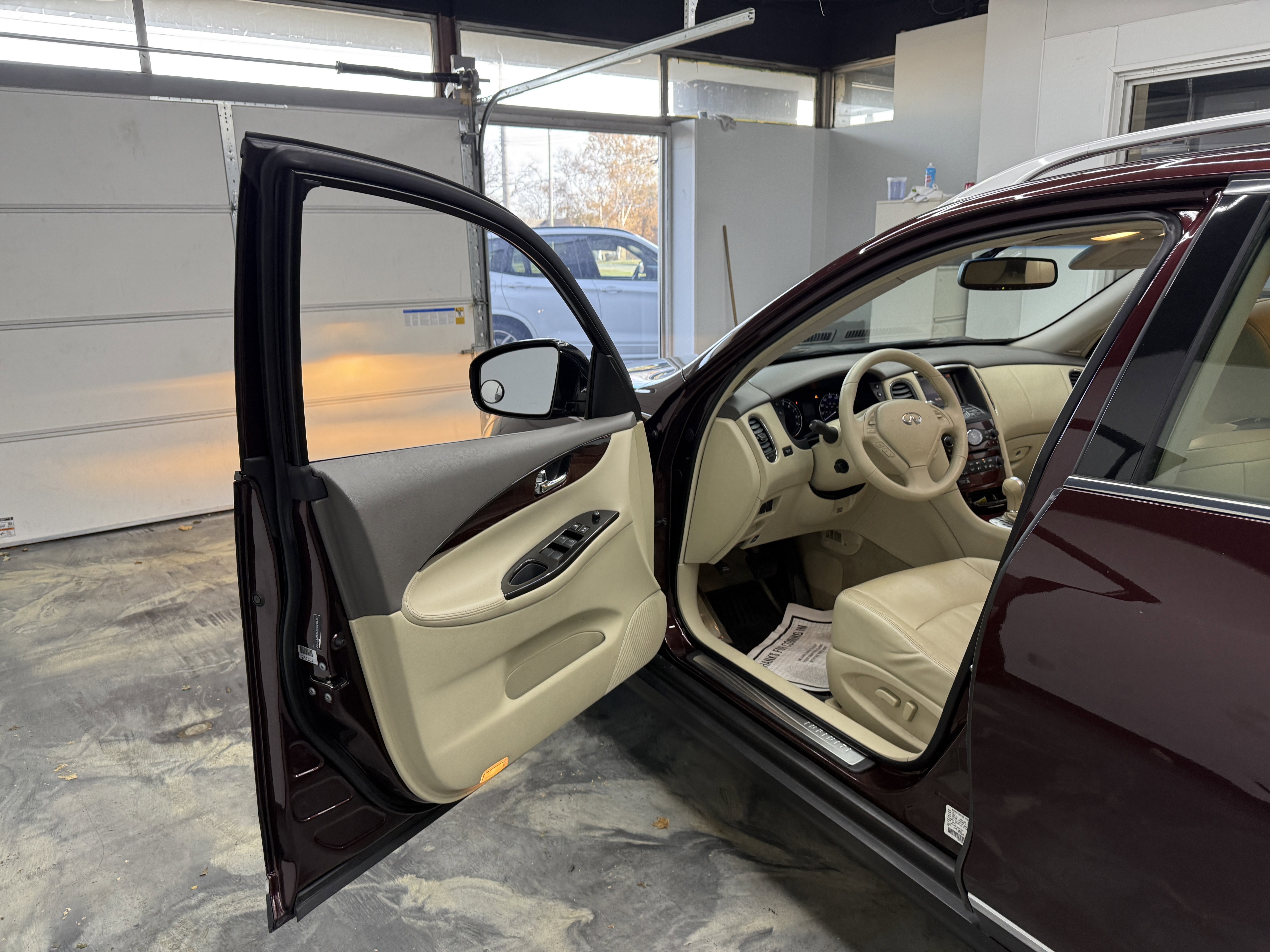 Used 2015 INFINITI QX50 Journey w/ Premium Package image 9