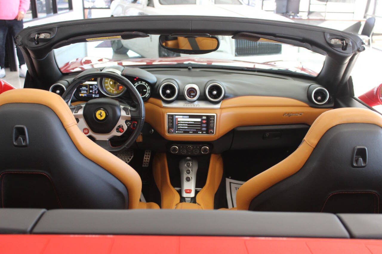 Used 2016 Ferrari California T RWD image 21