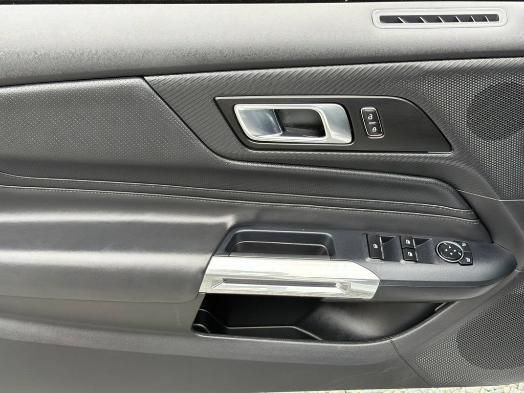 Used 2025 Ford Mustang Premium RWD image 4