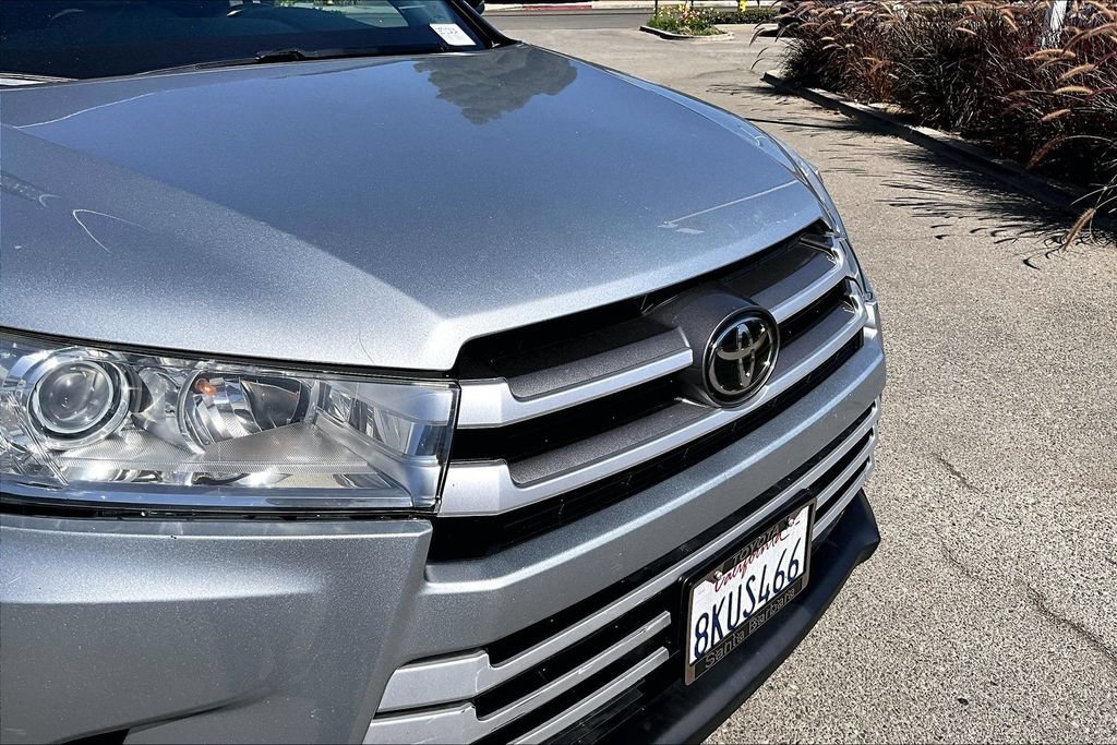 Used 2019 Toyota Highlander XLE w/ Carpet Mat Package (TMS) FWD image 34