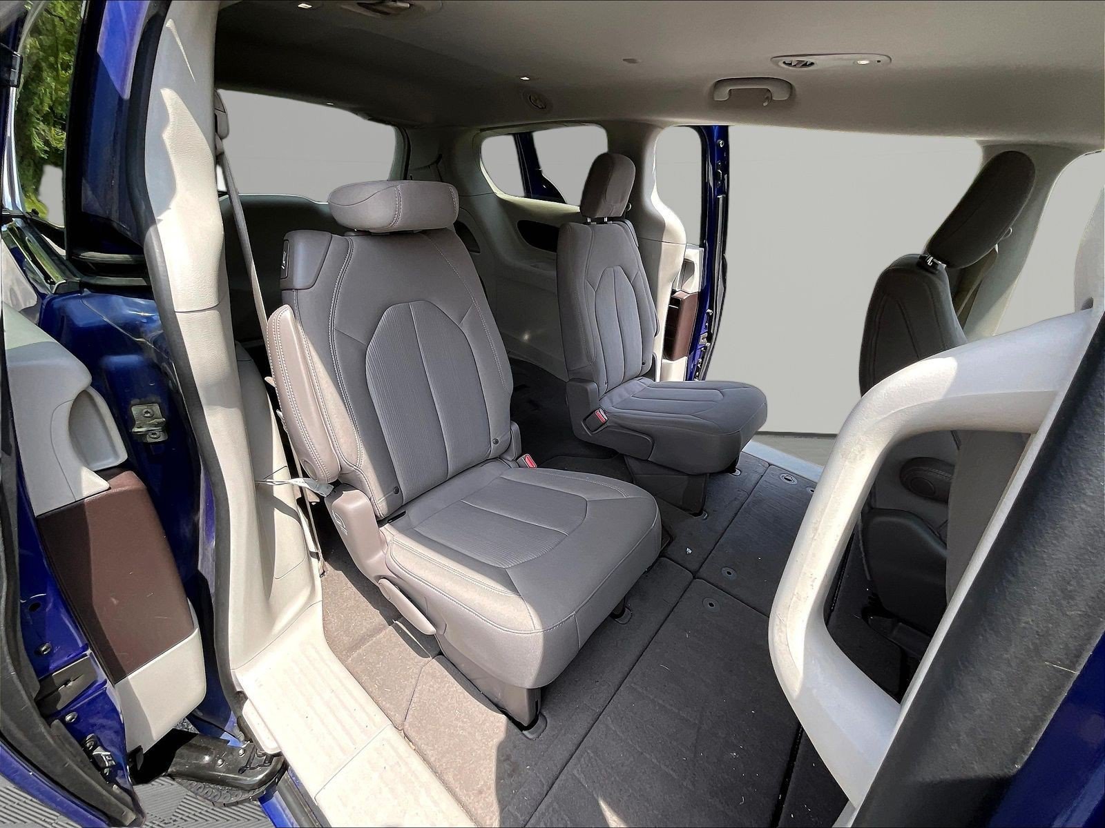 Used 2019 Chrysler Pacifica Touring Plus FWD image 26