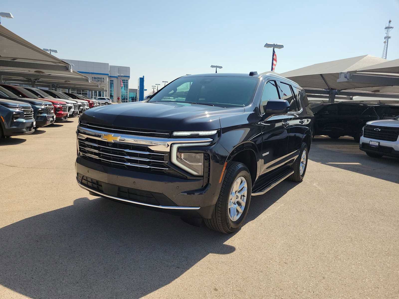 Used 2025 Chevrolet Tahoe LT RWD image 4