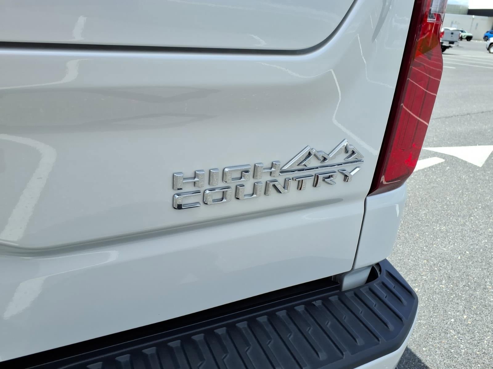 Used 2025 Chevrolet Silverado 1500 High Country AWD/4WD image 7