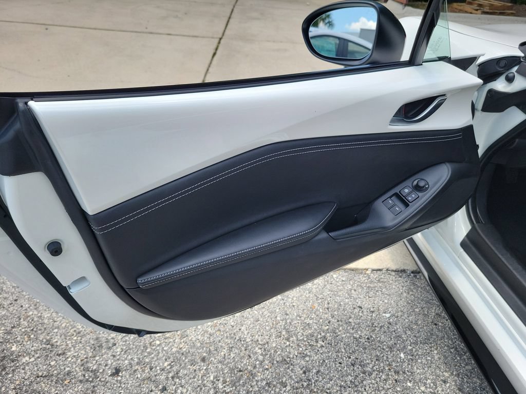 Used 2025 MAZDA MX-5 Miata RF Club RWD image 17