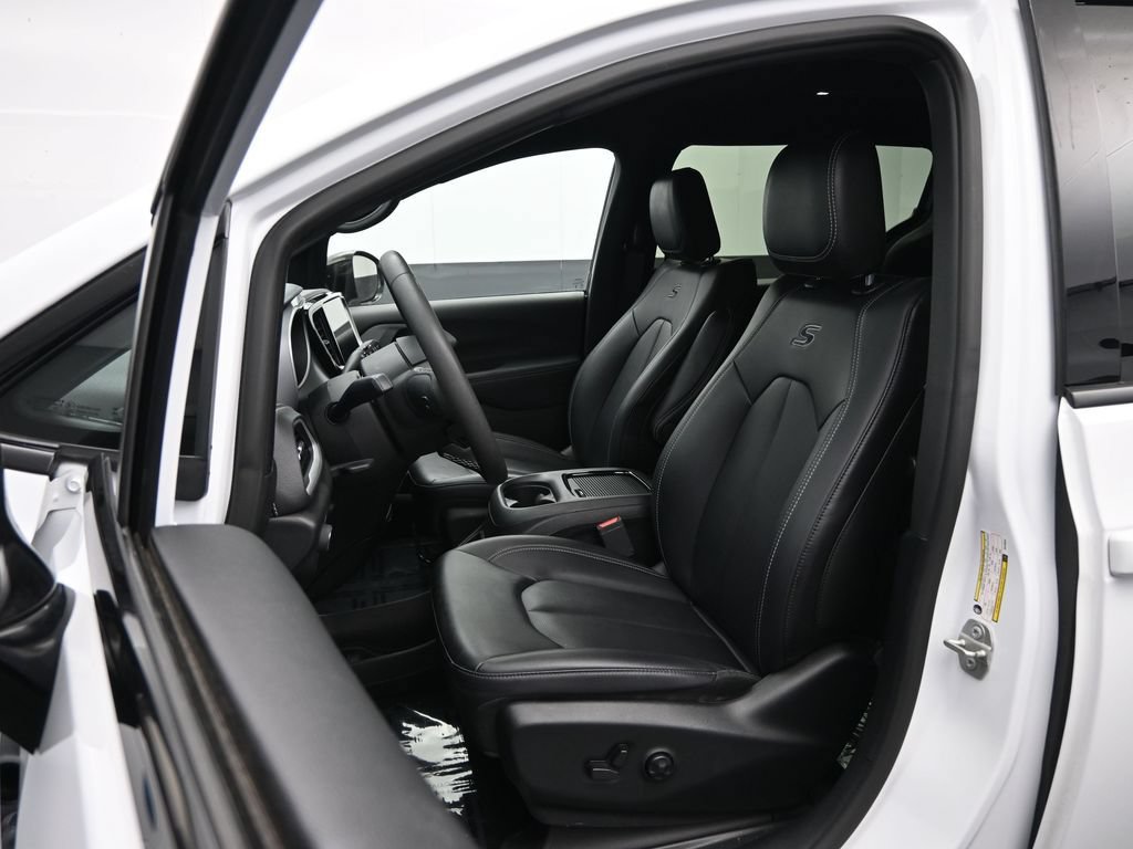 Used 2024 Chrysler Pacifica Limited FWD image 27