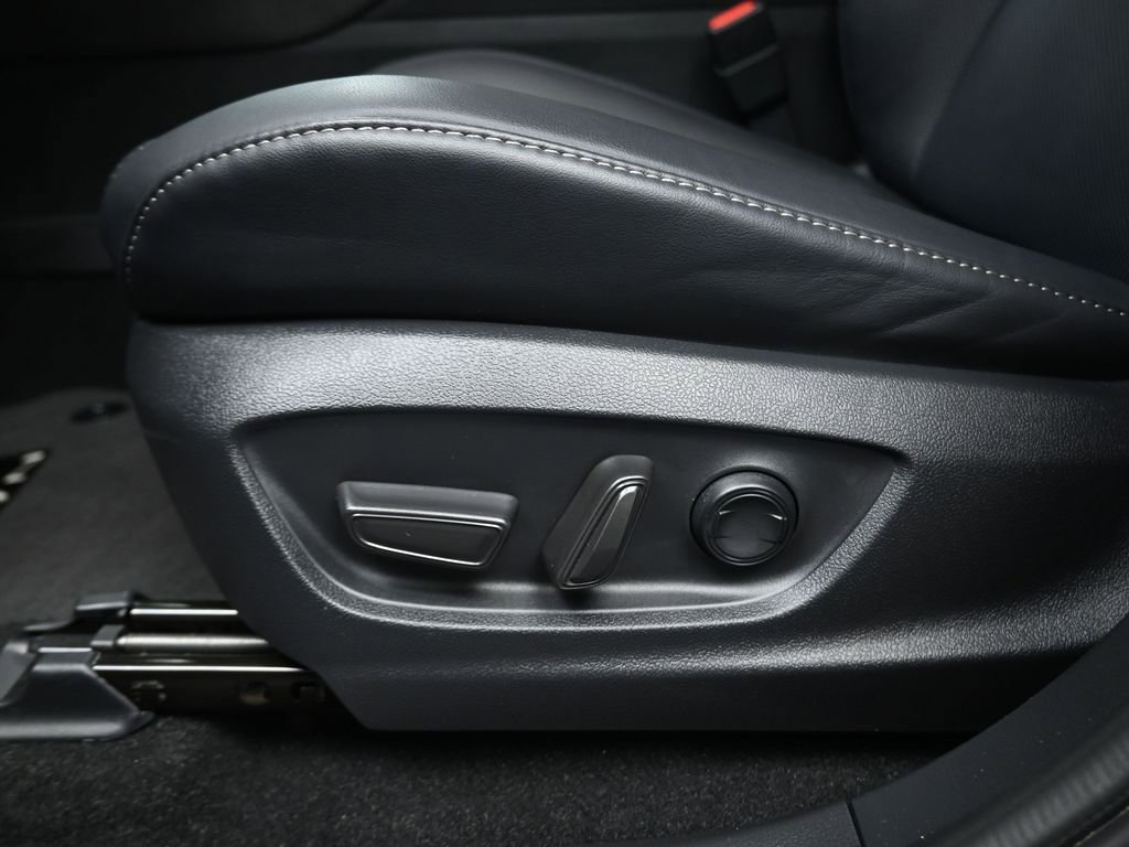 Used 2025 Toyota Crown Nightshade image 13