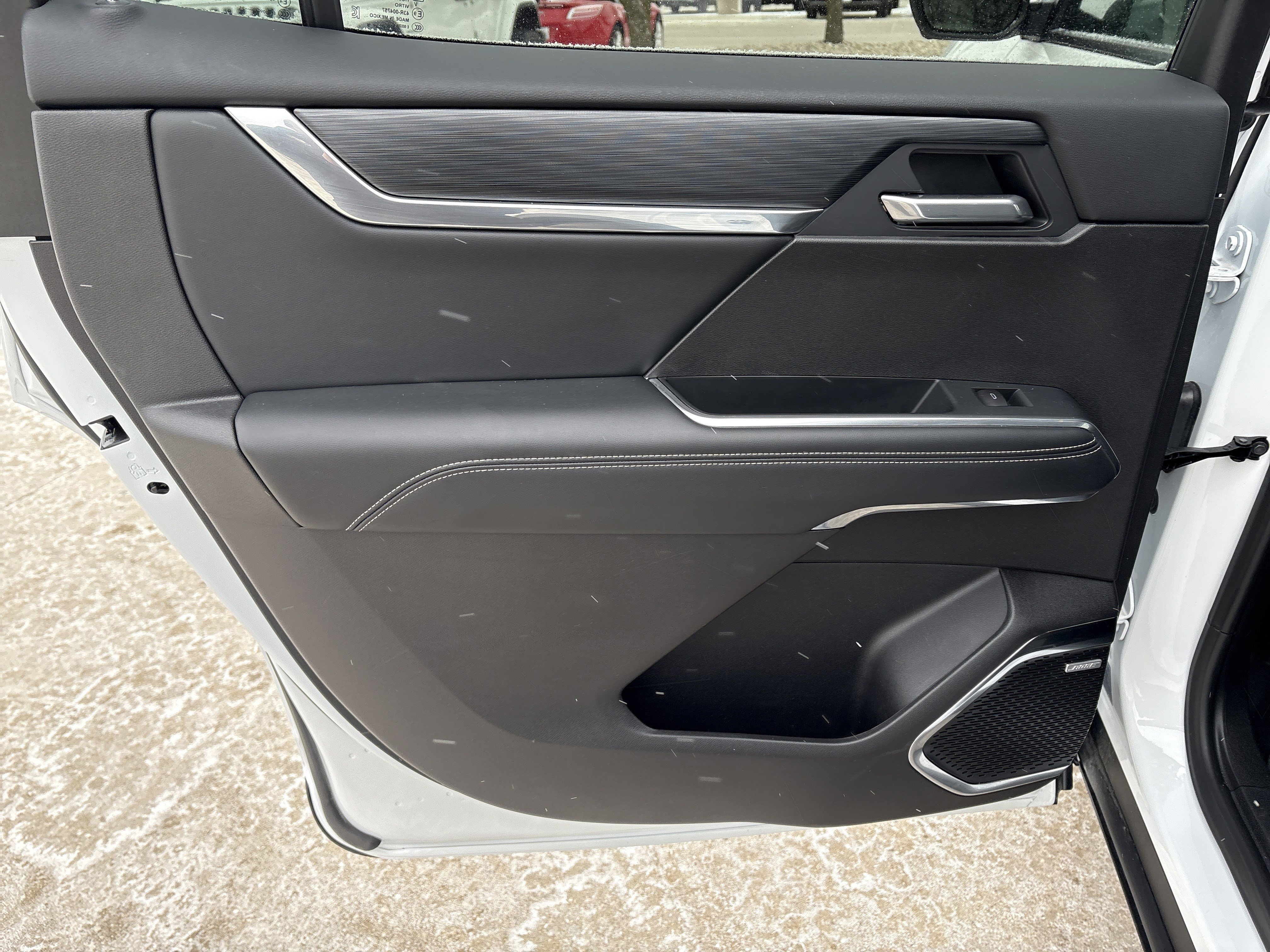 Used 2025 GMC Acadia Elevation image 15