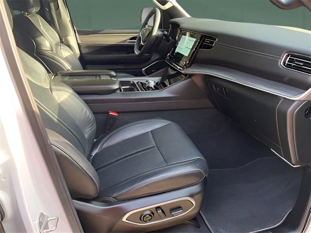 Used 2023 Jeep Wagoneer L Series II AWD/4WD image 30