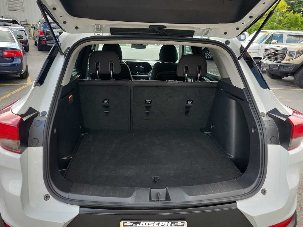 Used 2025 Chevrolet TrailBlazer LT AWD/4WD image 12