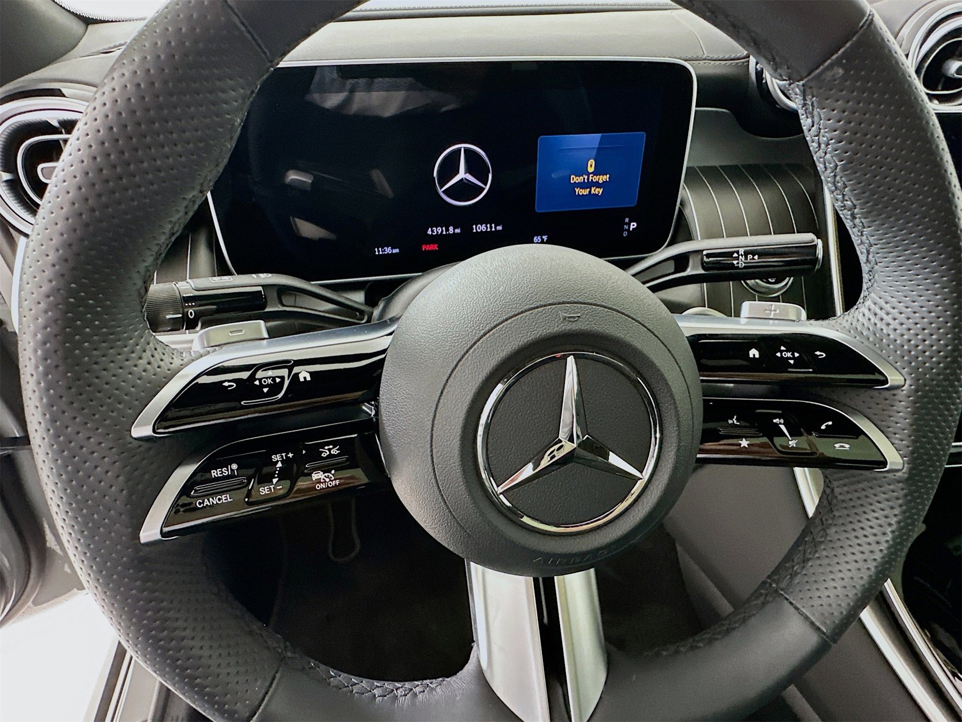 Used 2025 Mercedes-Benz GLC 300 4MATIC image 12