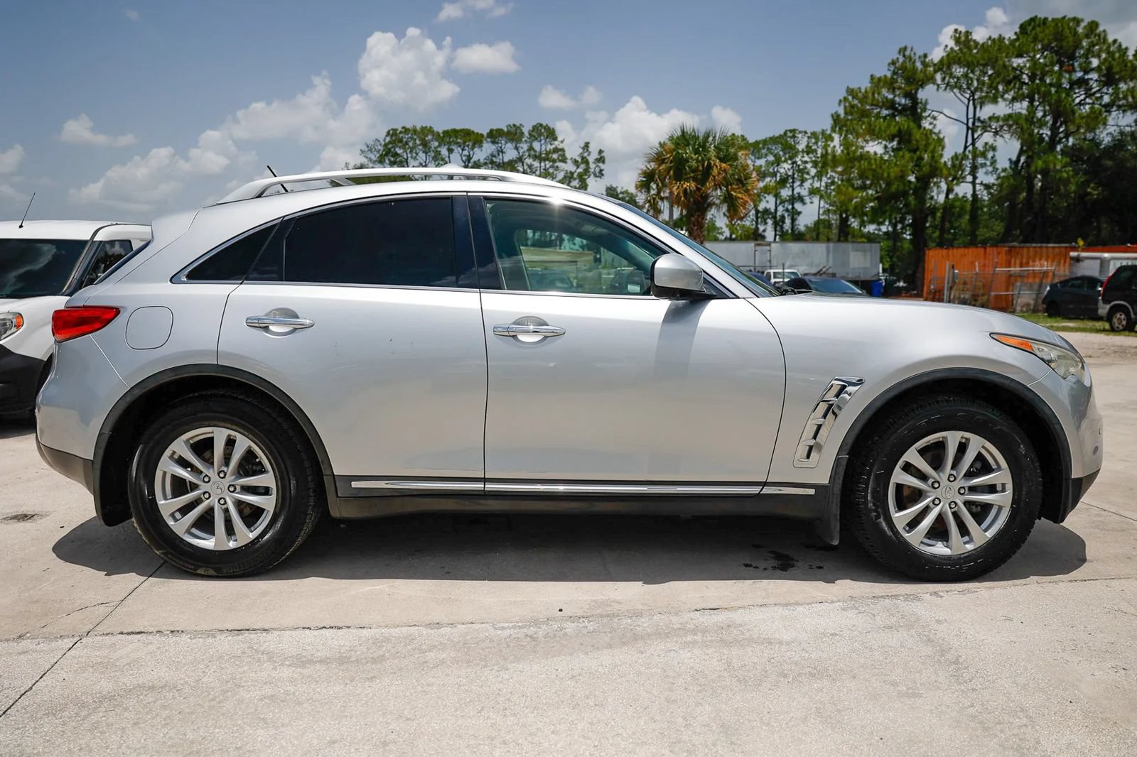 Used 2011 INFINITI FX35 2WD w/ Premium Pkg image 8
