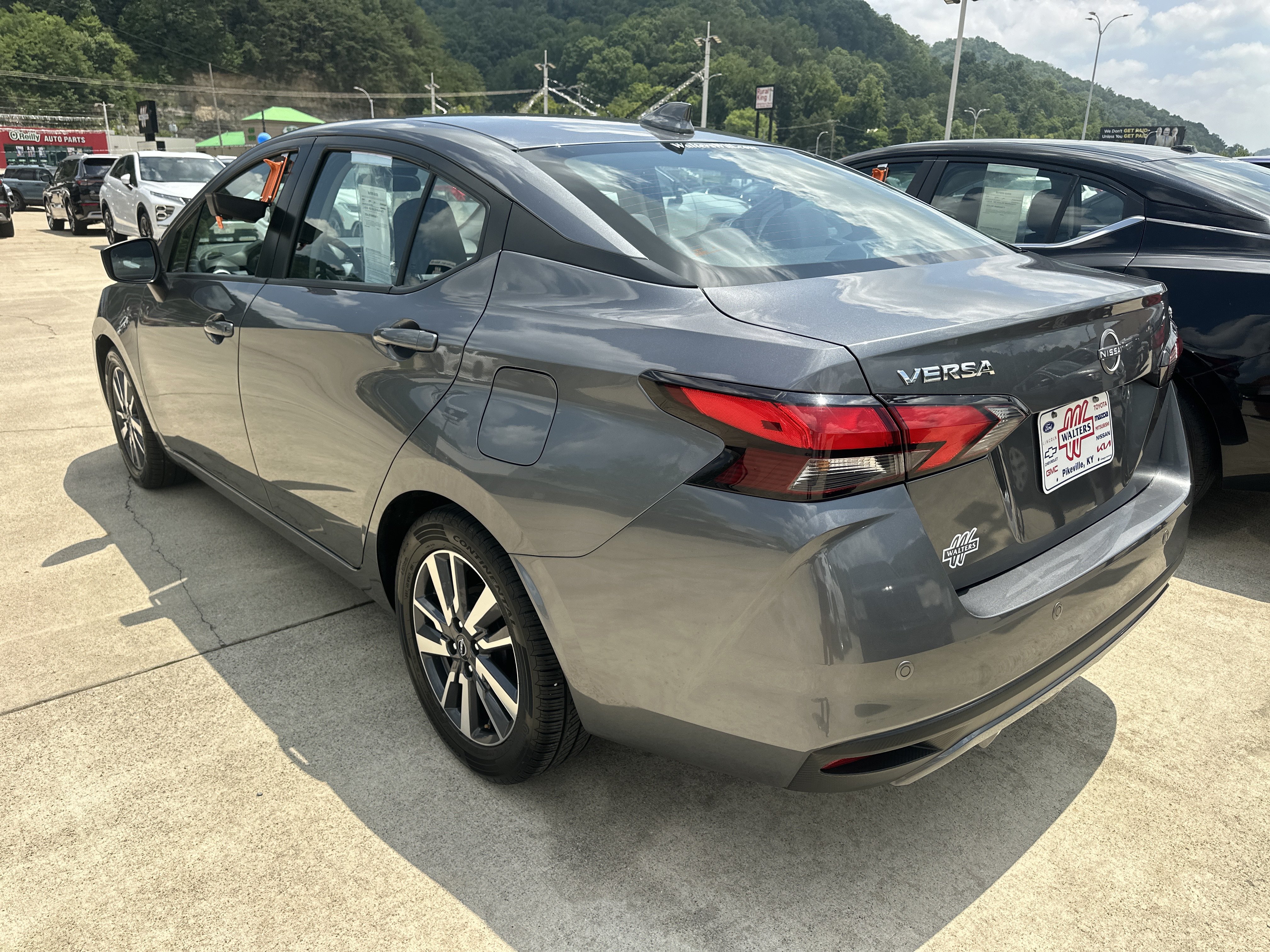 Used 2023 Nissan Versa SV FWD image 5