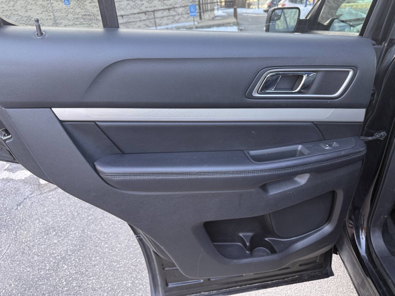 Used 2016 Ford Explorer XLT w/ Equipment Group 202A AWD/4WD image 13