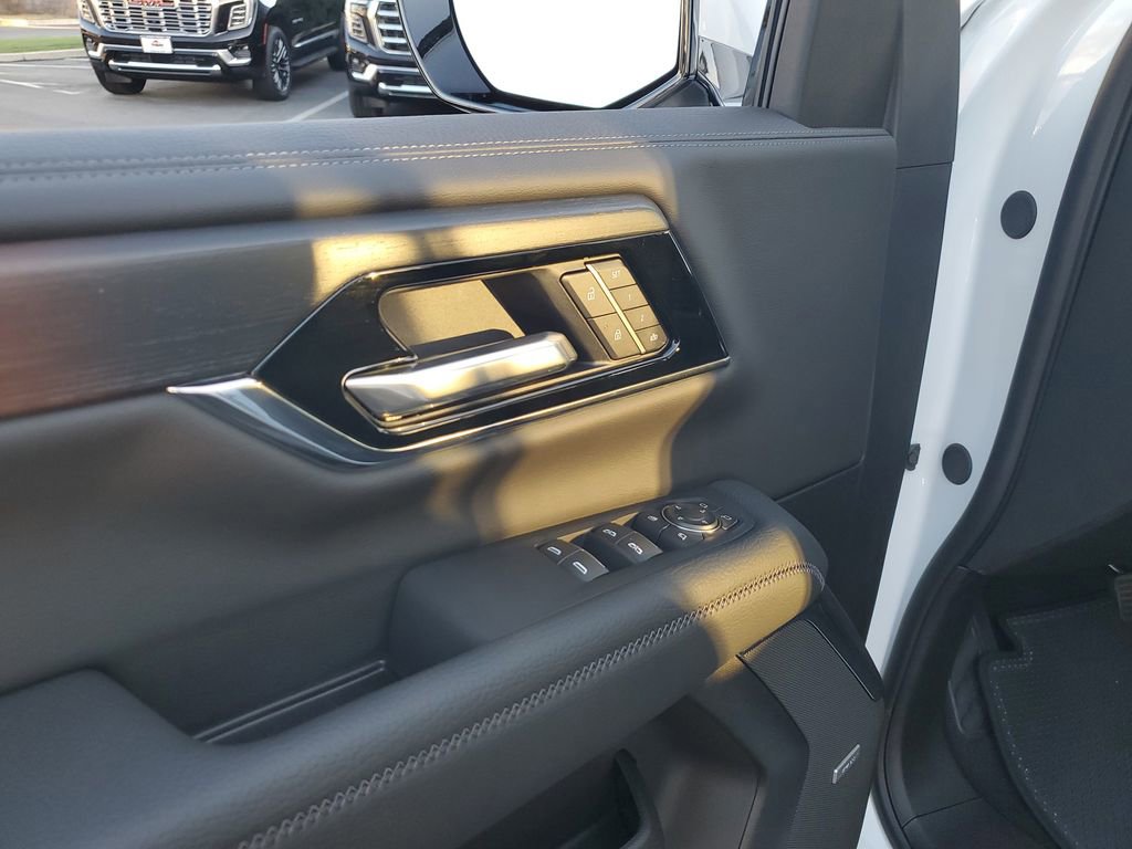 New 2026 GMC Yukon XL Denali w/ Denali Reserve Package image 17