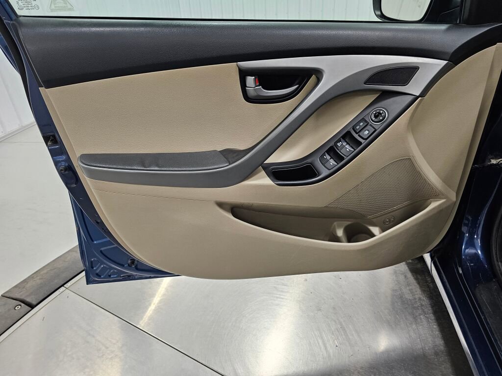Used 2015 Hyundai Elantra SE FWD image 26