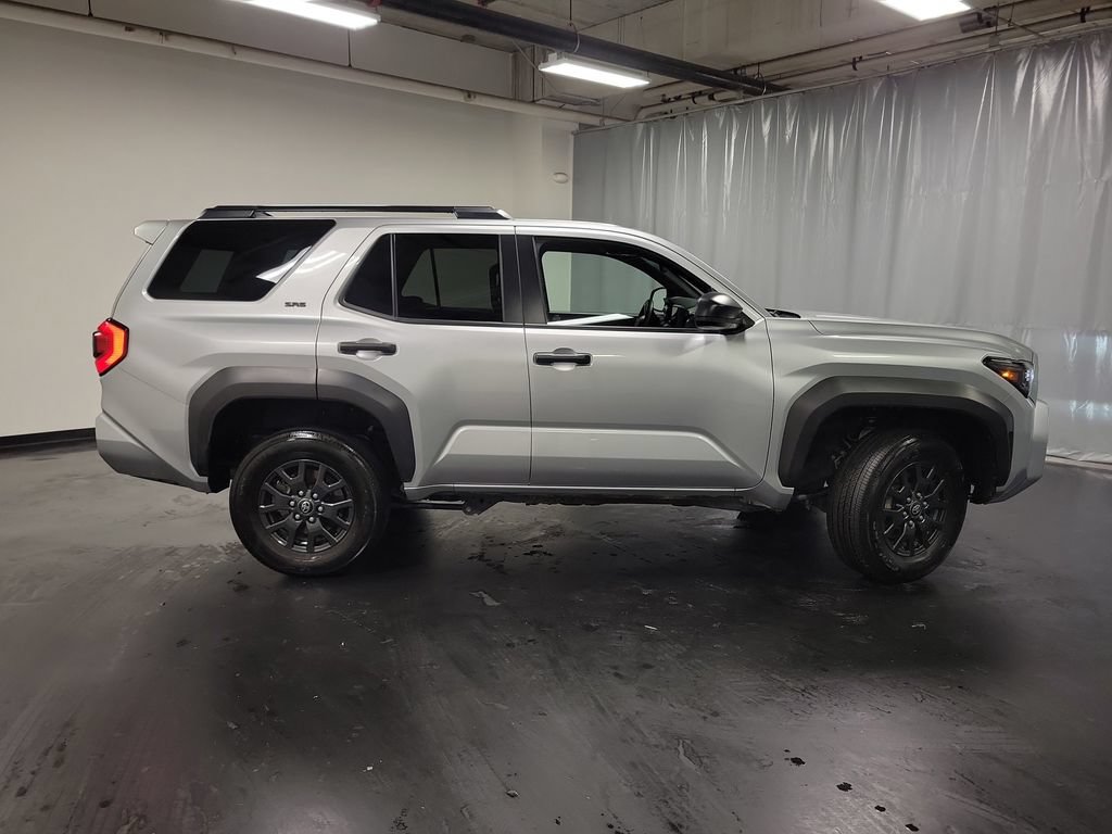 Used 2025 Toyota 4Runner SR5 AWD/4WD image 9