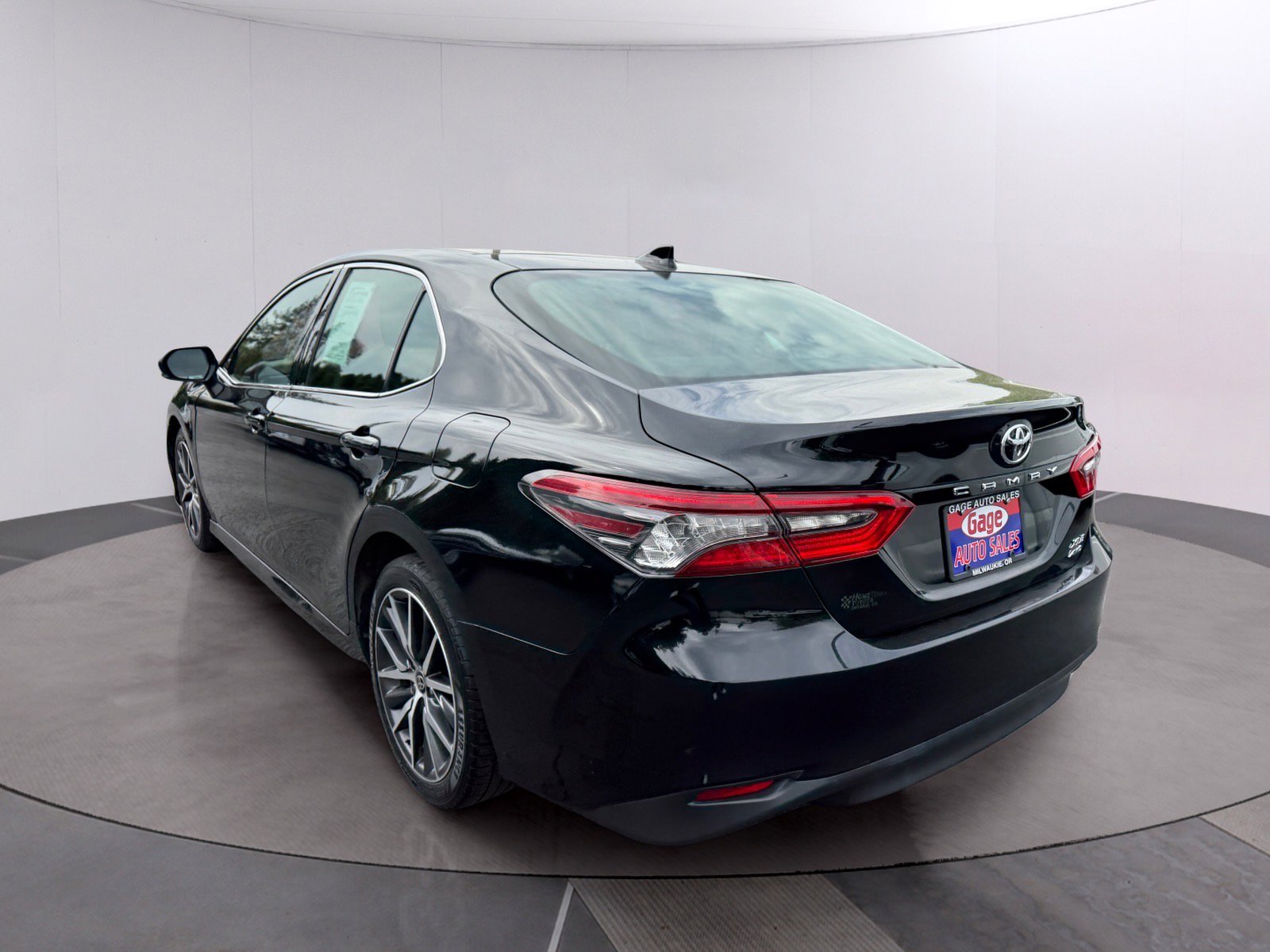 Used 2023 Toyota Camry XLE w/ Navigation Package AWD/4WD image 3