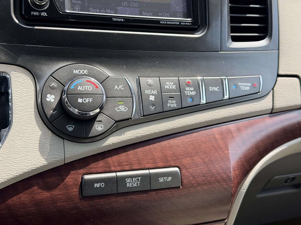 Used 2013 Toyota Sienna XLE FWD image 5