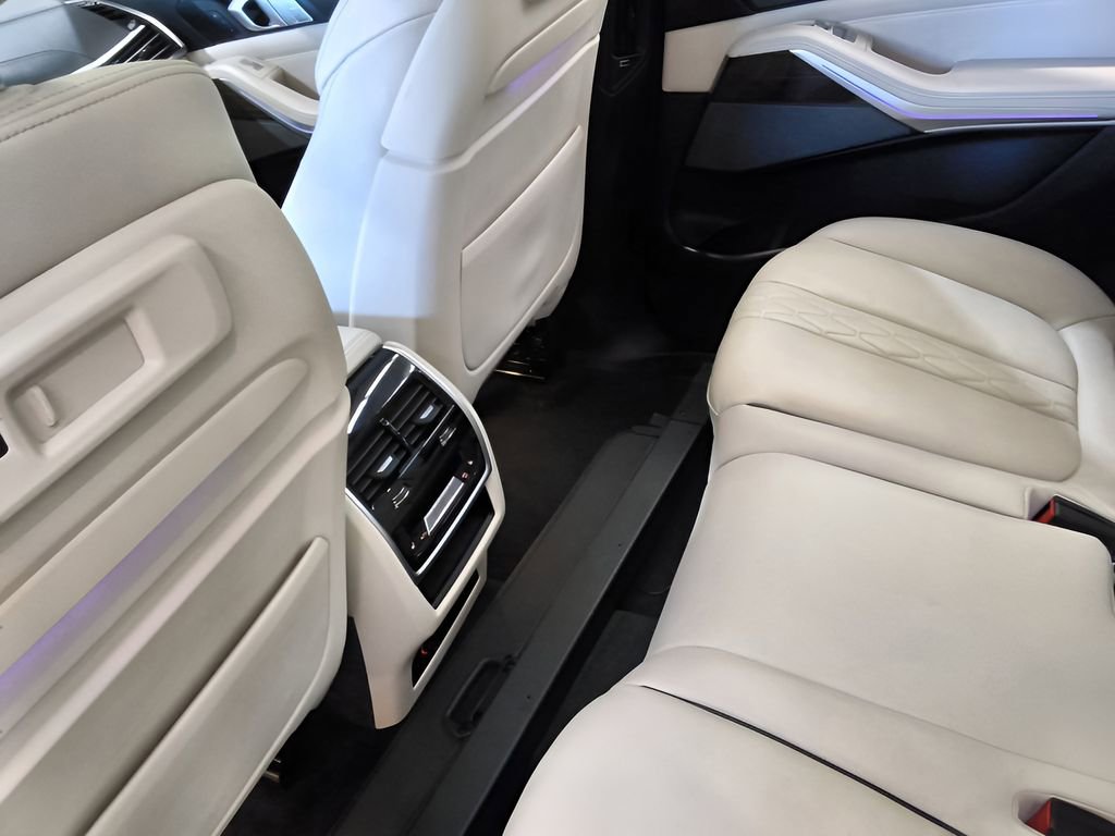 Used 2020 BMW X7 xDrive40i w/ Premium Package AWD/4WD image 32
