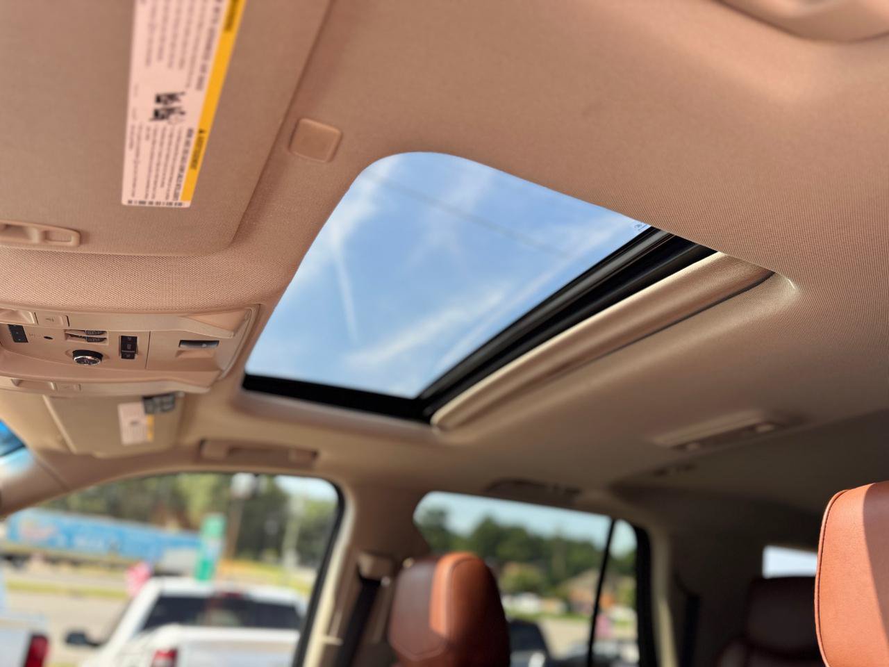 Used 2018 Cadillac Escalade Luxury RWD image 16