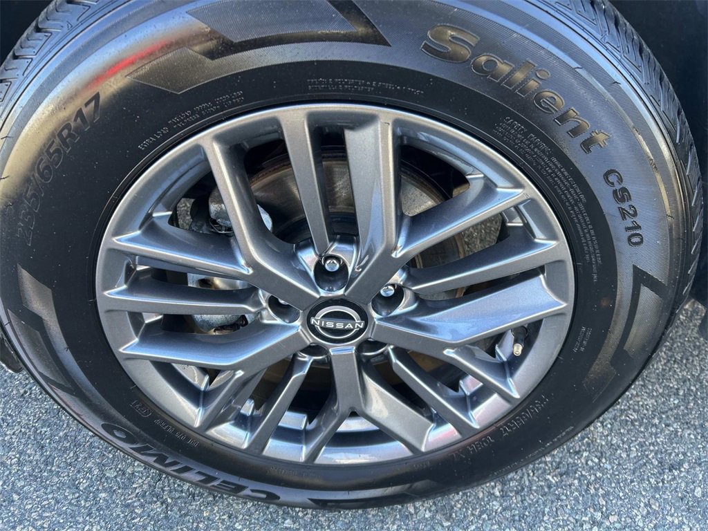 Used 2023 Nissan Rogue S image 9