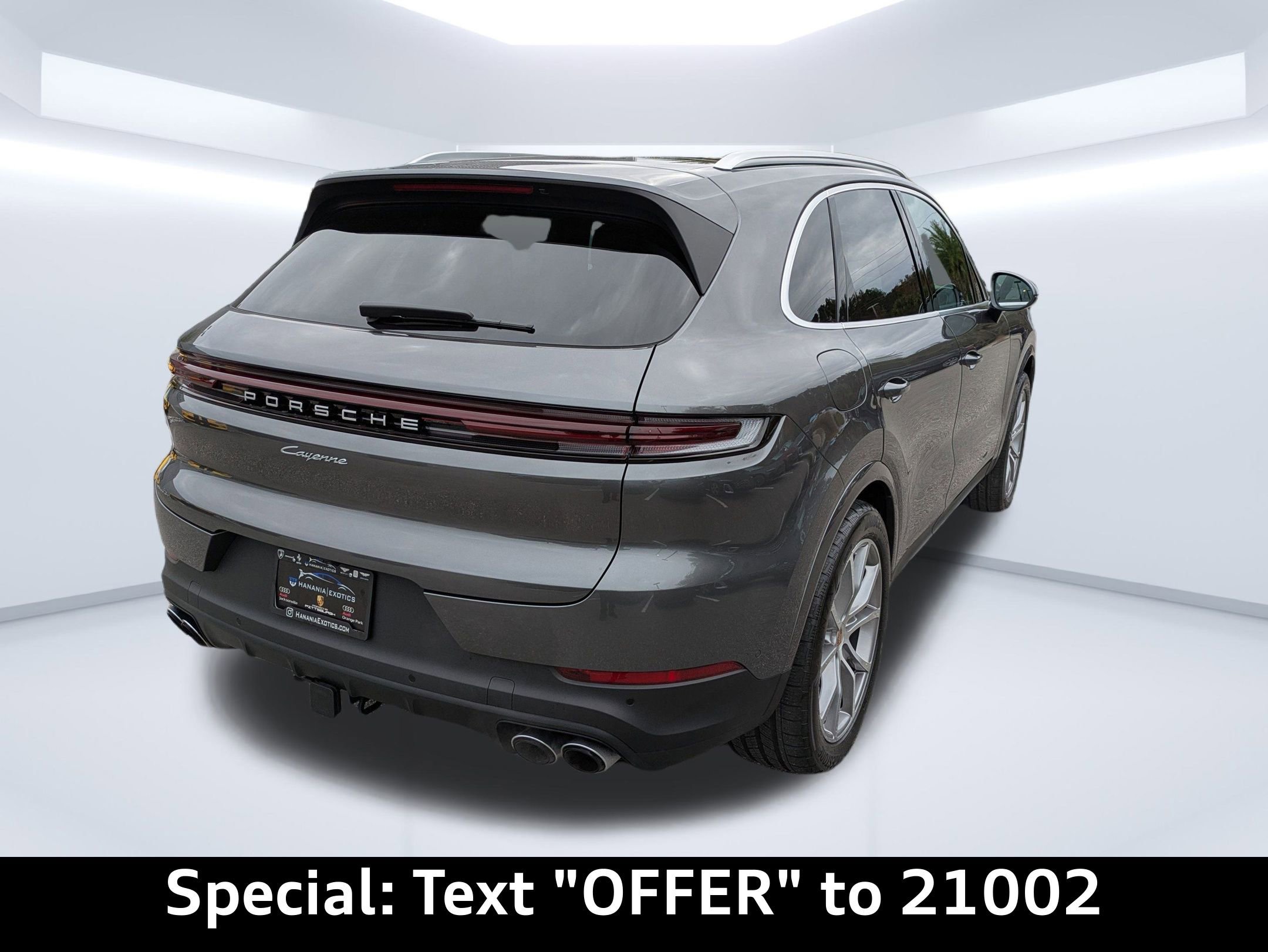 Used 2025 Porsche Cayenne Base image 3