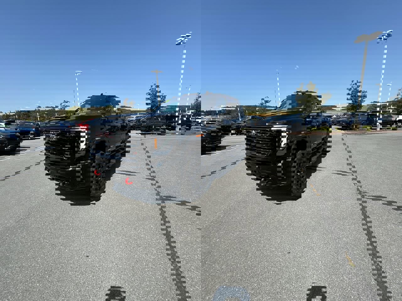 Used 2024 GMC Sierra 2500 AT4 w/ Technology Package video 3