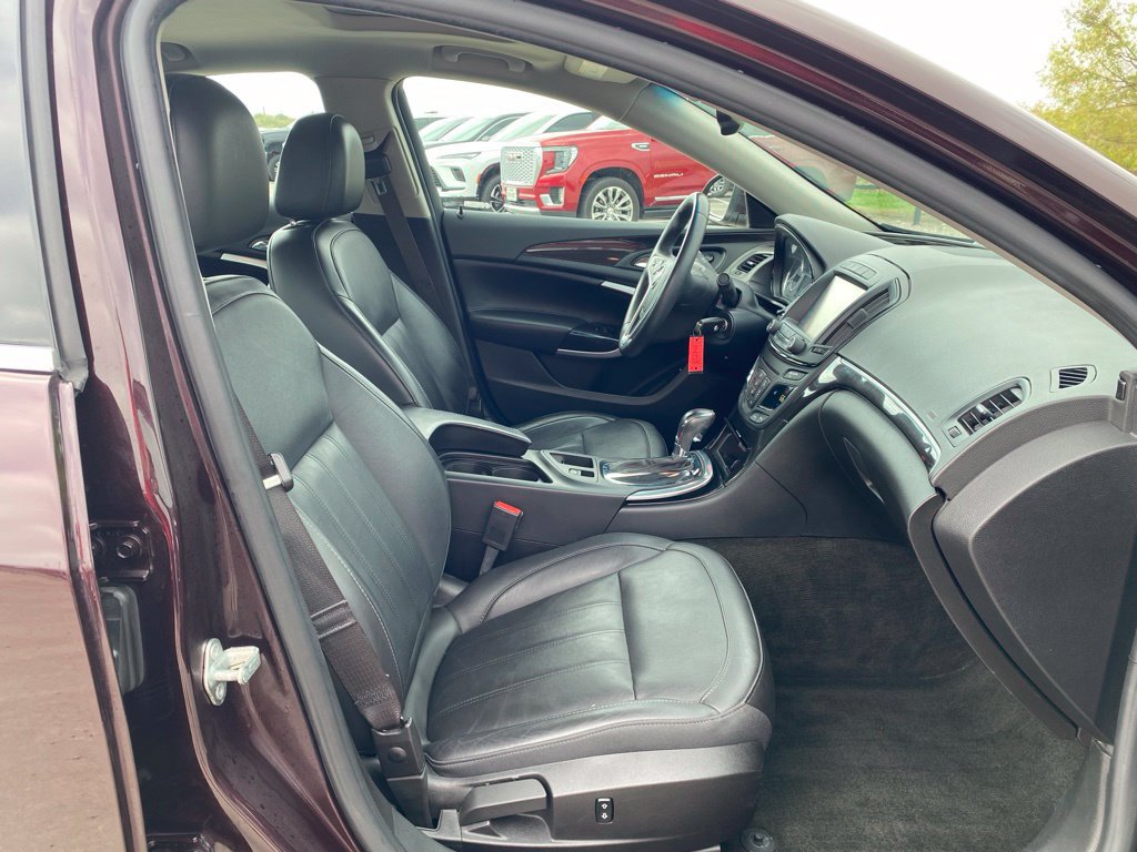 Used 2017 Buick Regal Sport Touring FWD image 18