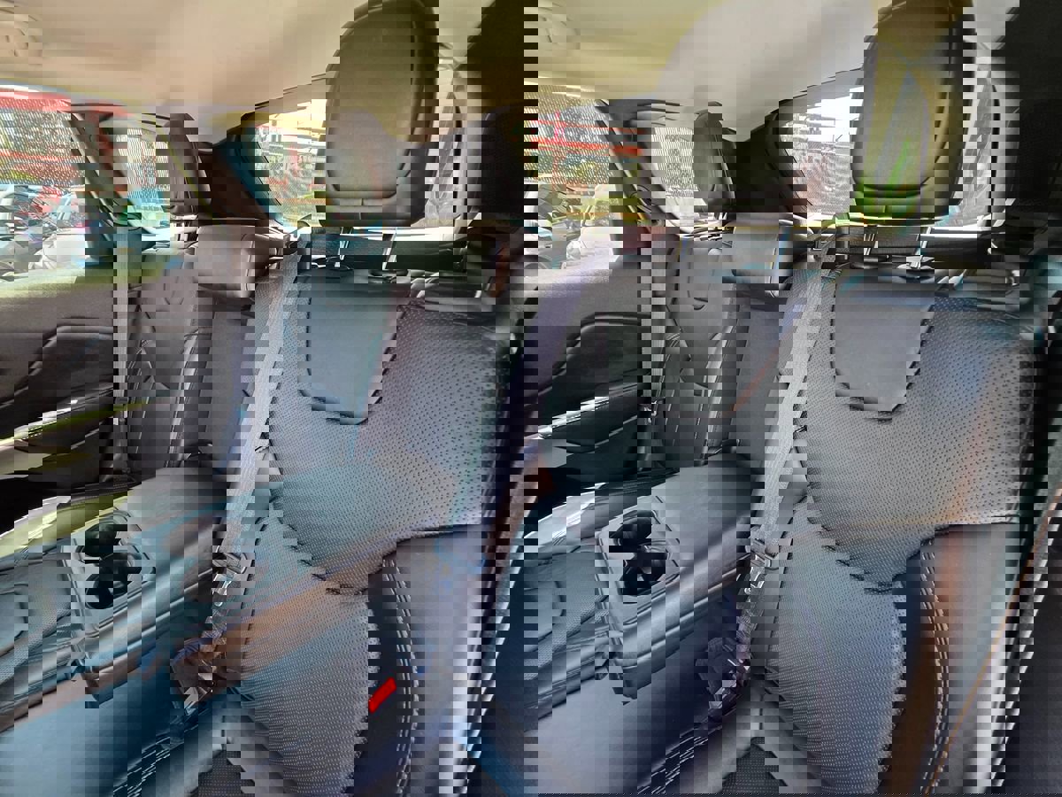 Used 2020 Jeep Cherokee Limited image 29