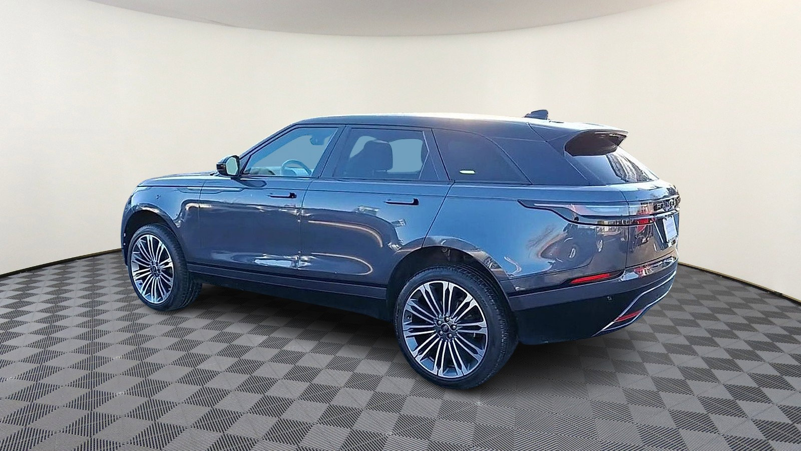Used 2024 Land Rover Range Rover Velar Dynamic HSE image 6