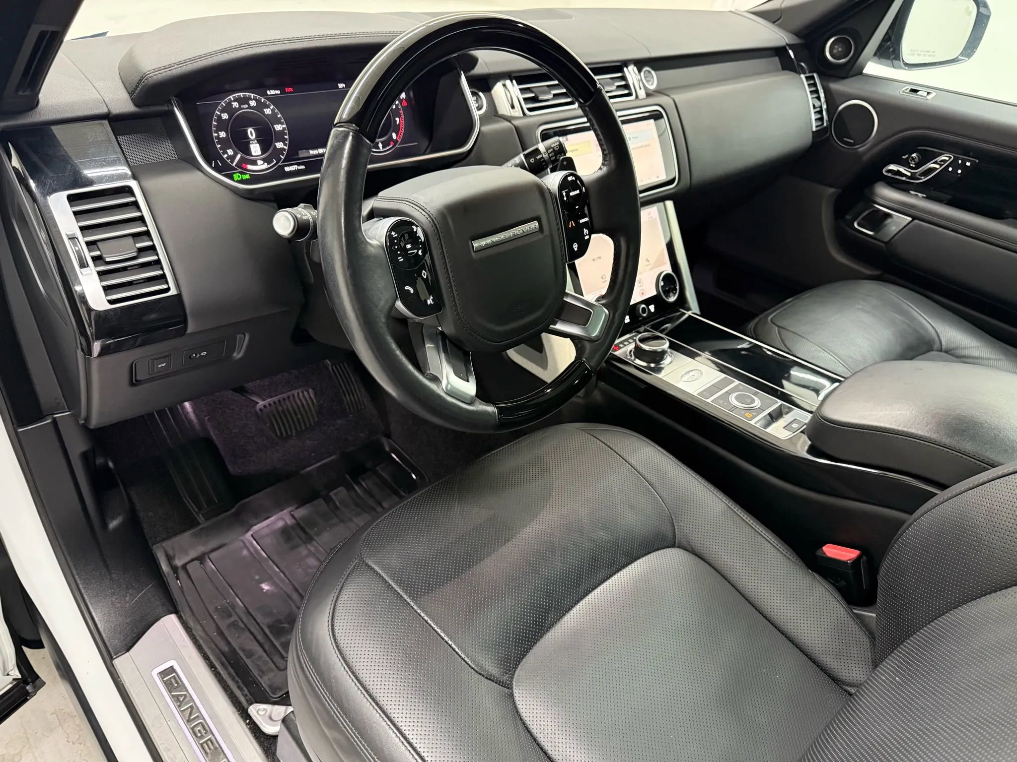 Used 2018 Land Rover Range Rover HSE image 9