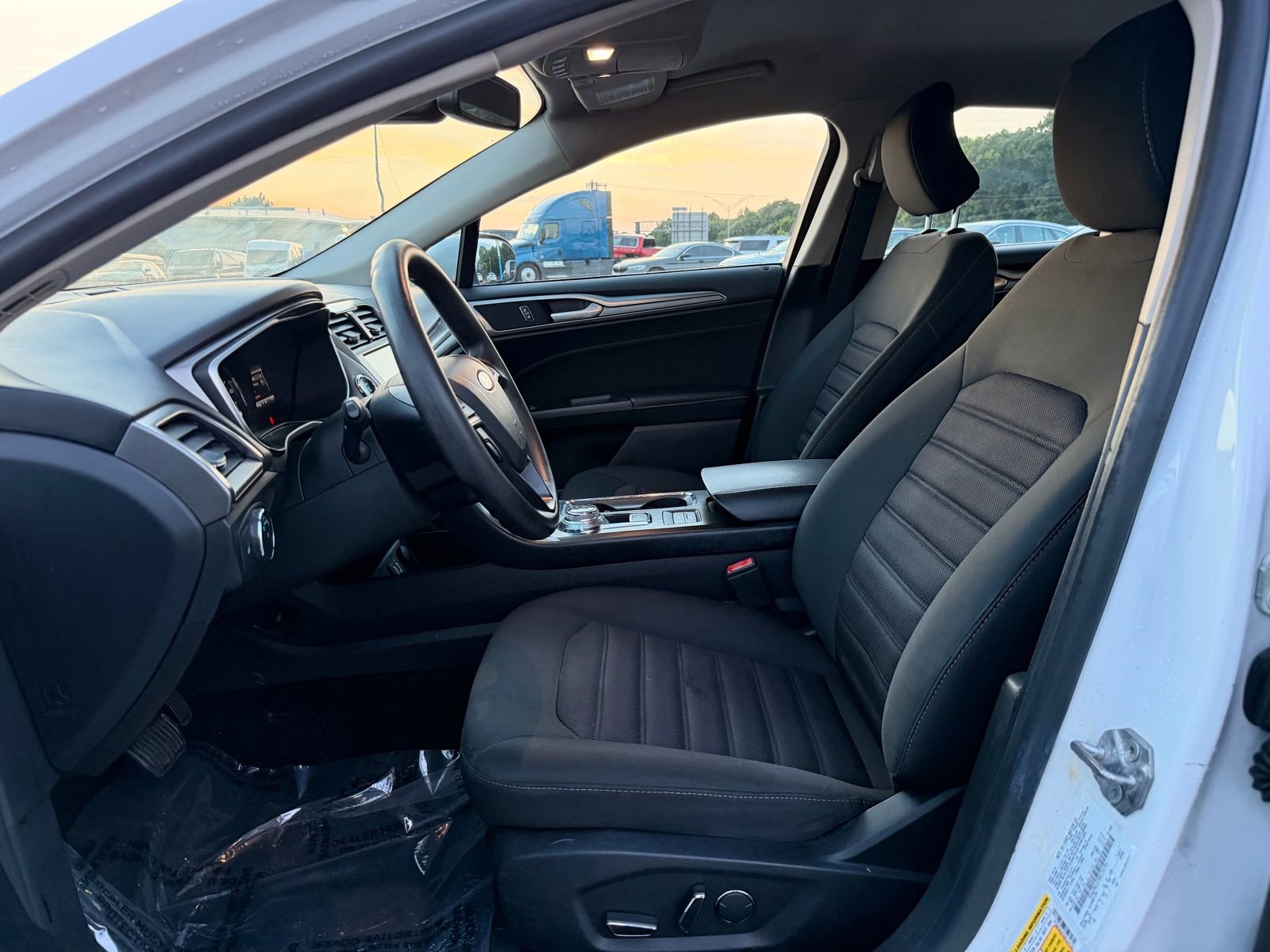 Used 2019 Ford Fusion SE FWD image 13