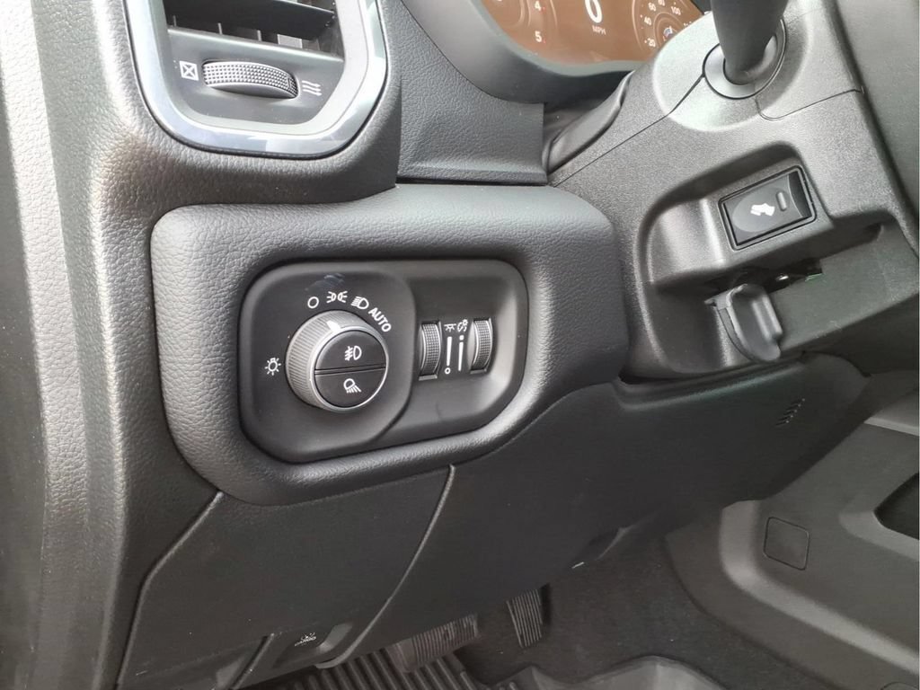 New 2026 RAM 2500 Laramie w/ Night Edition AWD/4WD image 17