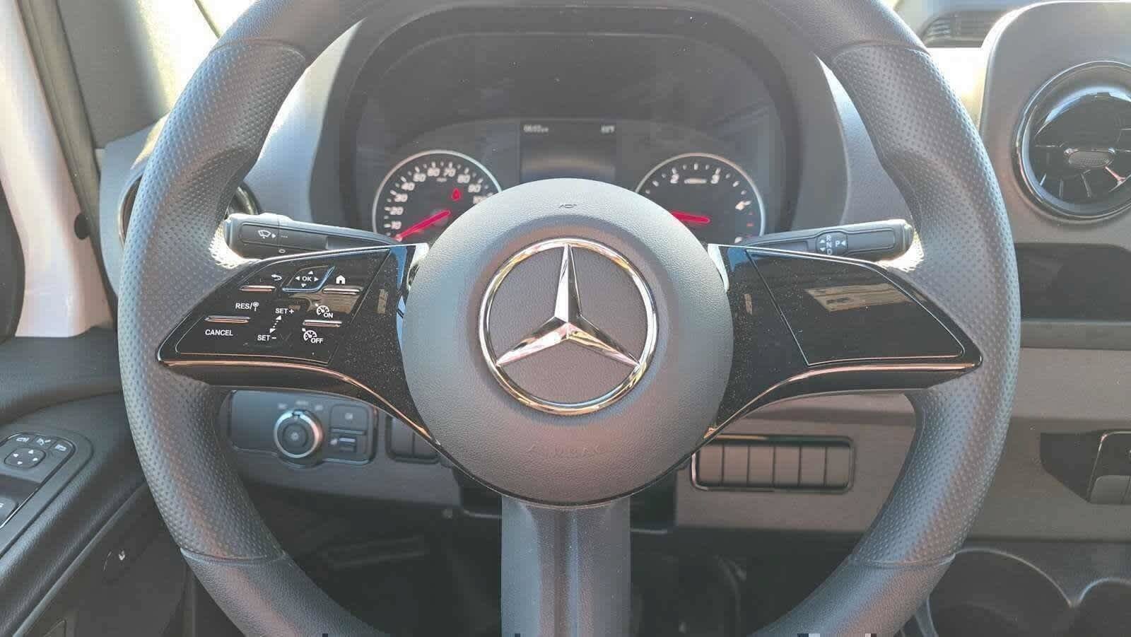 Used 2025 Mercedes-Benz Sprinter 2500 image 27