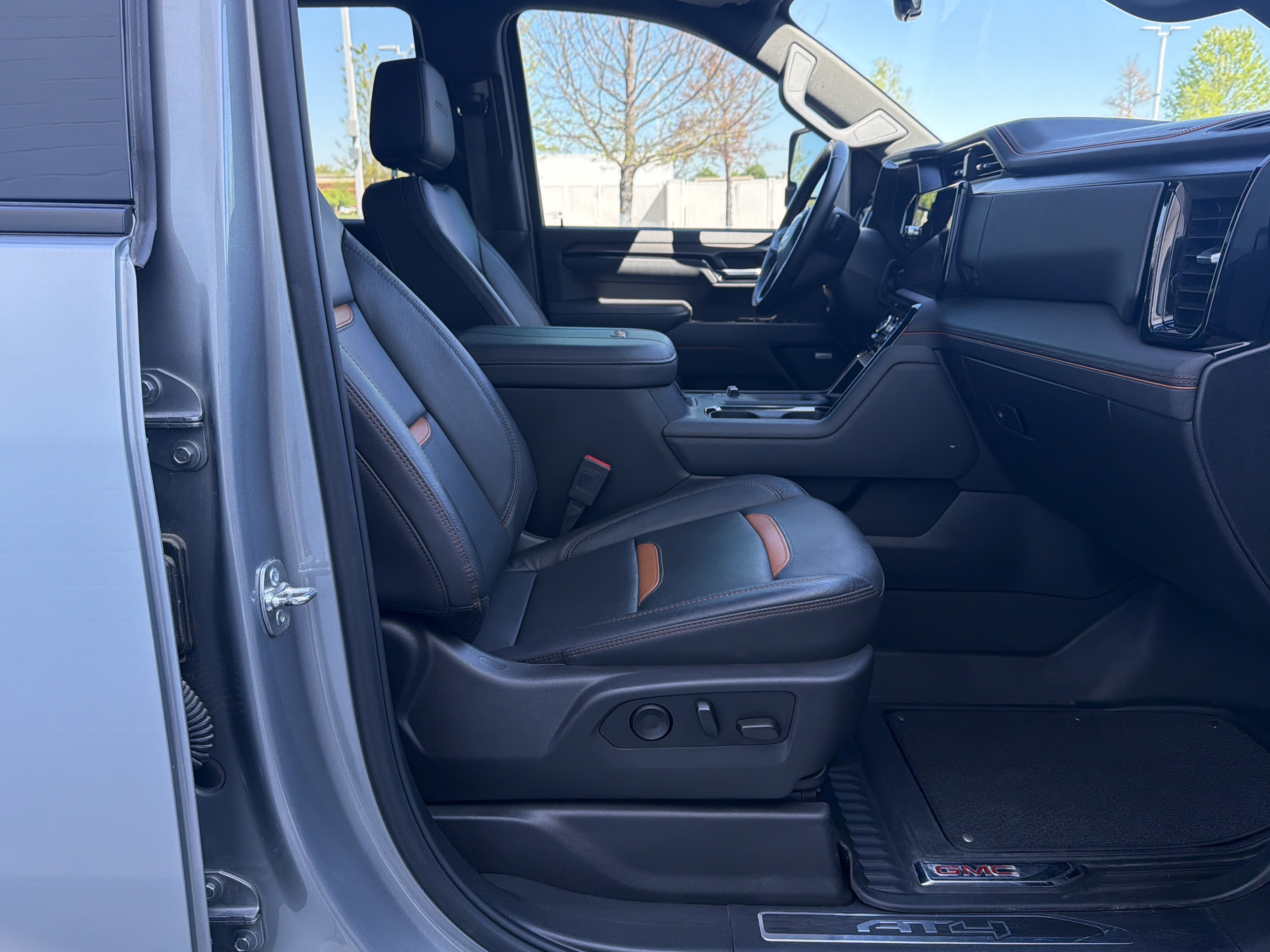 Used 2025 GMC Sierra 2500 AT4 w/ AT4 Premium Plus Package AWD/4WD image 33