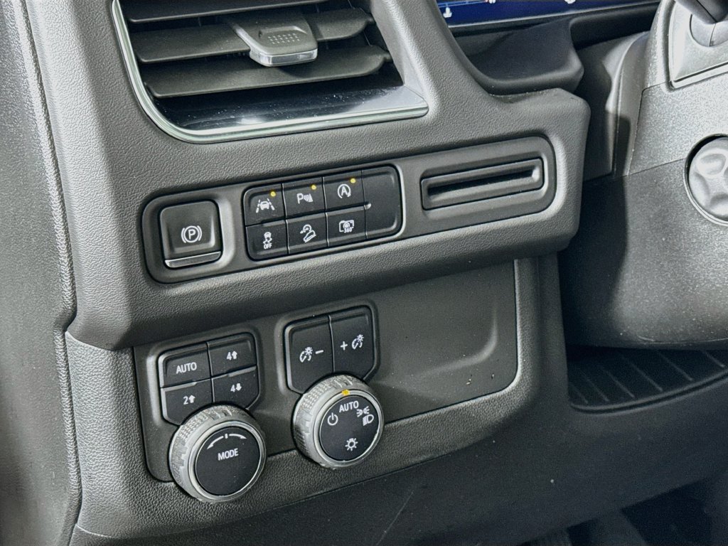 Used 2023 Chevrolet Tahoe Z71 w/ Luxury Package AWD/4WD image 10