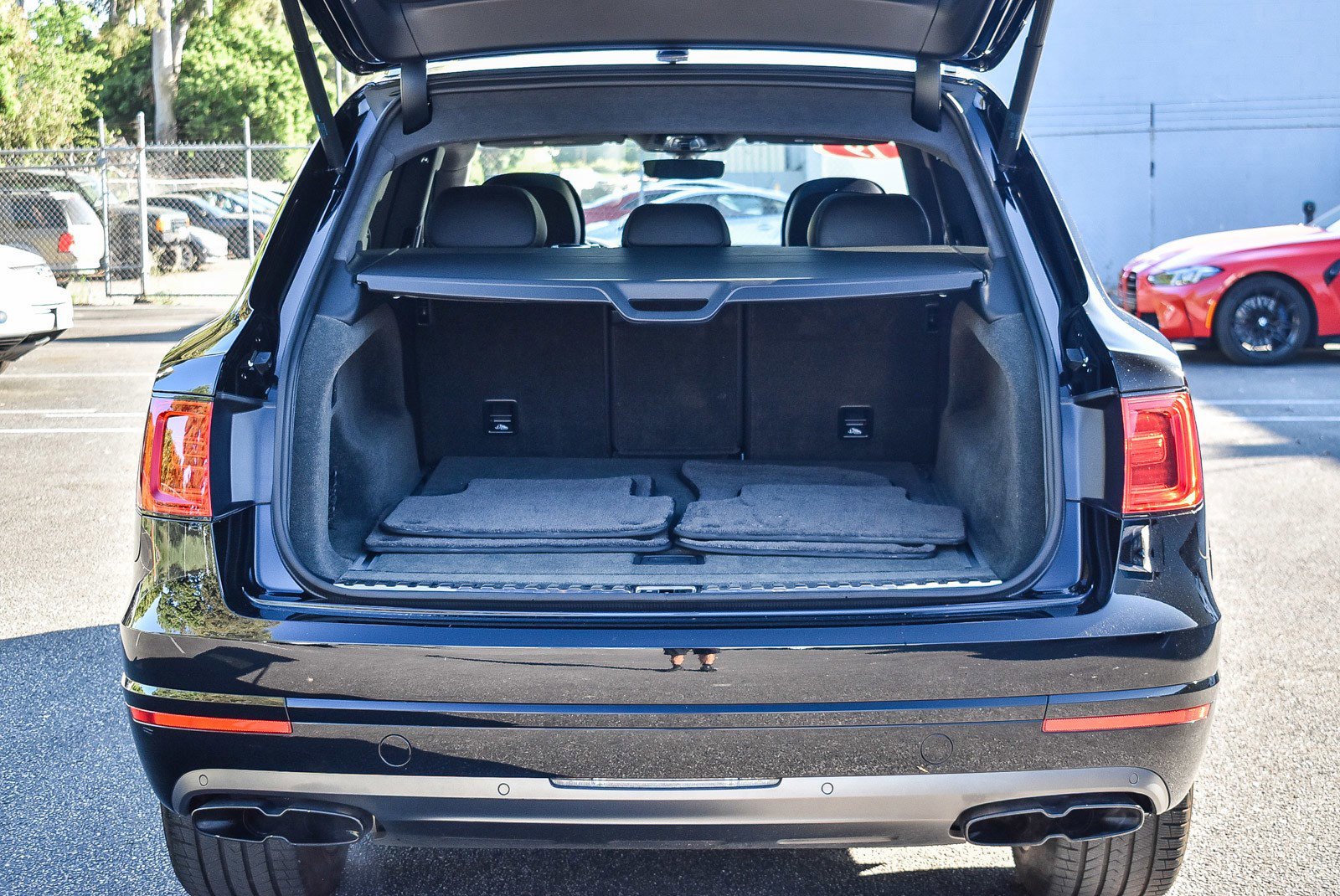 Used 2019 Bentley Bentayga image 25