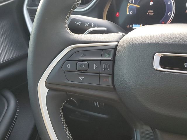 Used 2025 Jeep Grand Cherokee Laredo X image 24