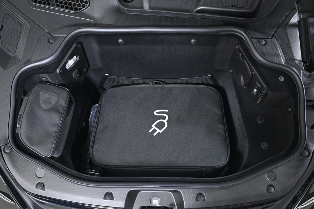 Used 2024 Lamborghini Revuelto image 33