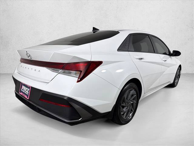 Used 2024 Hyundai Elantra SEL FWD image 4