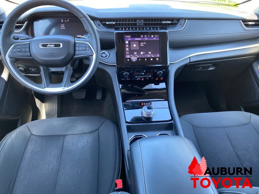 Used 2023 Jeep Grand Cherokee Laredo w/ Luxury Tech Group I AWD/4WD image 27