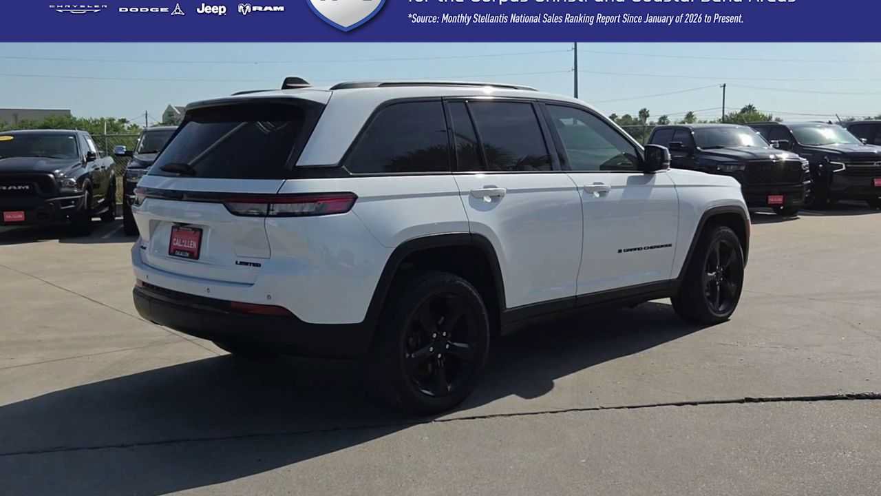 Used 2023 Jeep Grand Cherokee Limited w/ Black Appearance Package AWD/4WD image 8