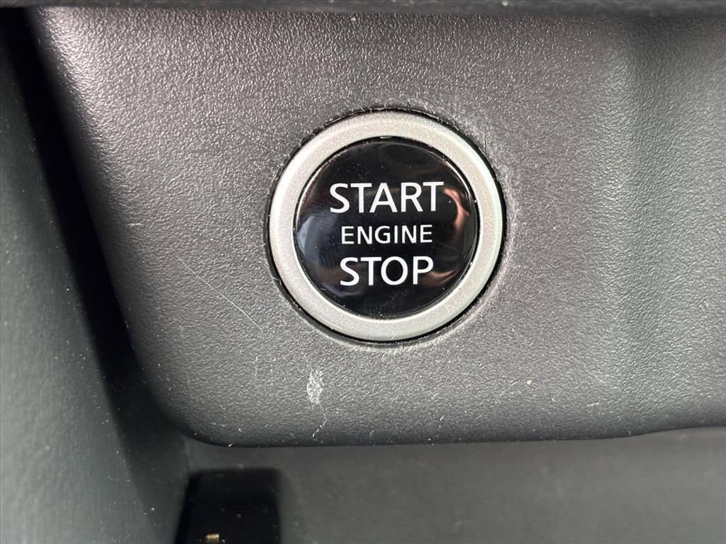 Used 2023 Nissan Rogue SV image 16