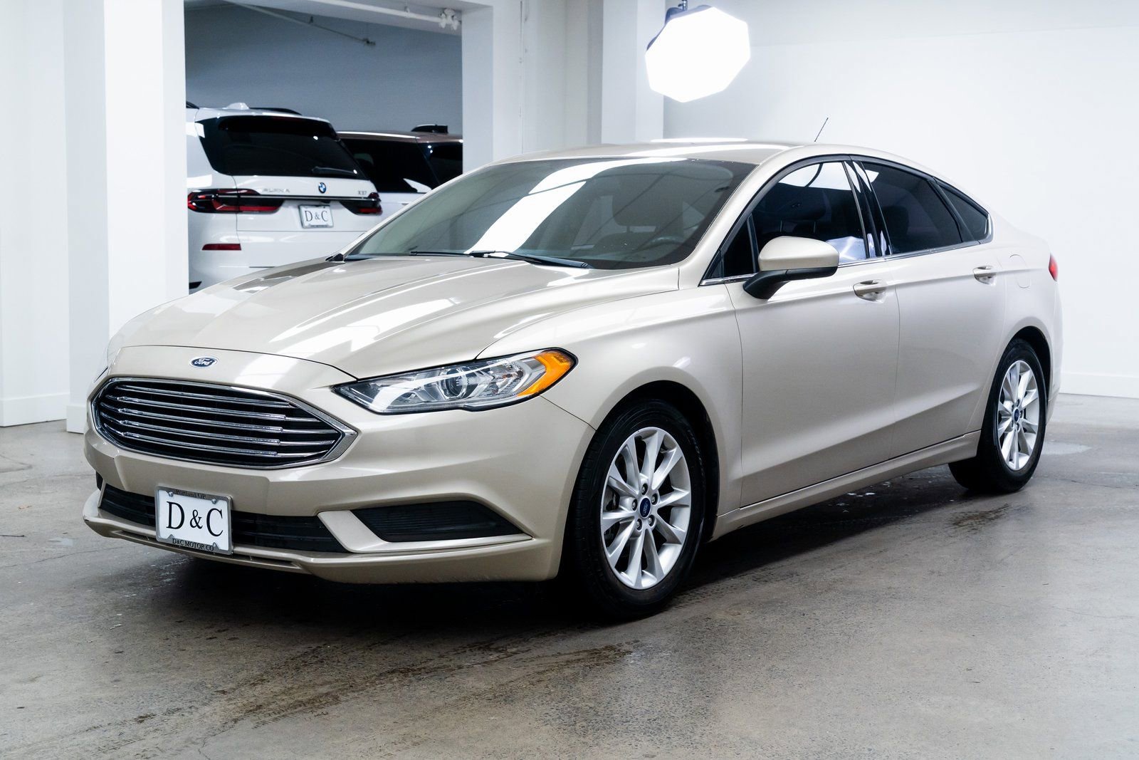 Used 2017 Ford Fusion SE FWD image 3