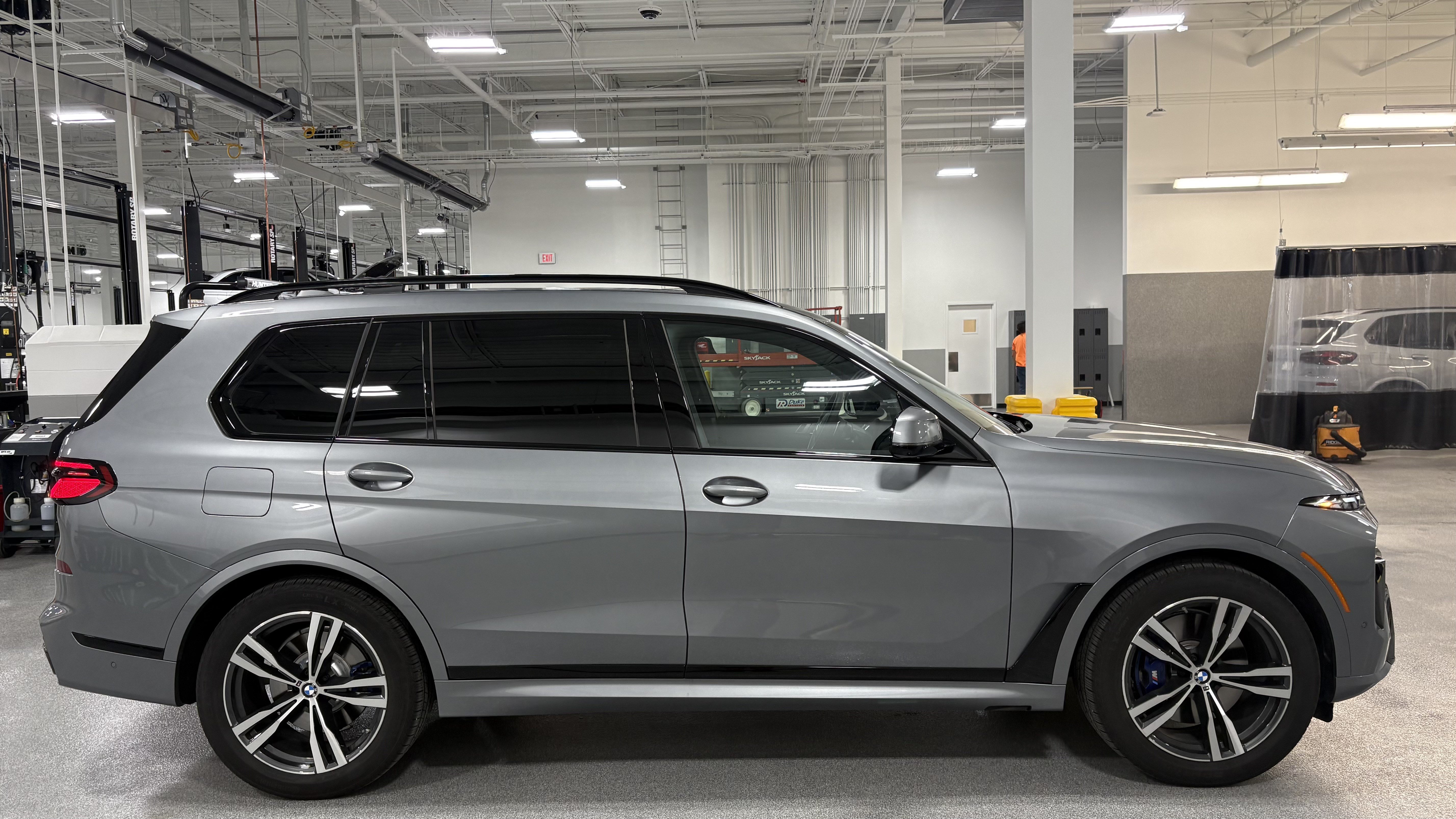 Used 2026 BMW X7 xDrive40i w/ M Sport Package AWD/4WD image 11