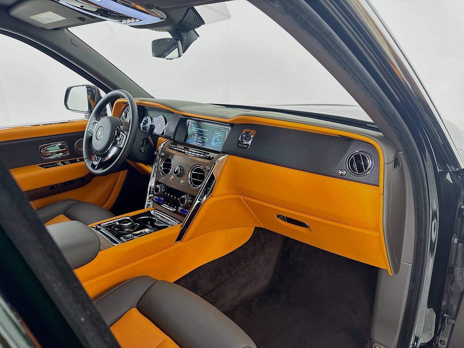 Certified 2023 Rolls-Royce Cullinan w/ Cullinan Package AWD/4WD image 9